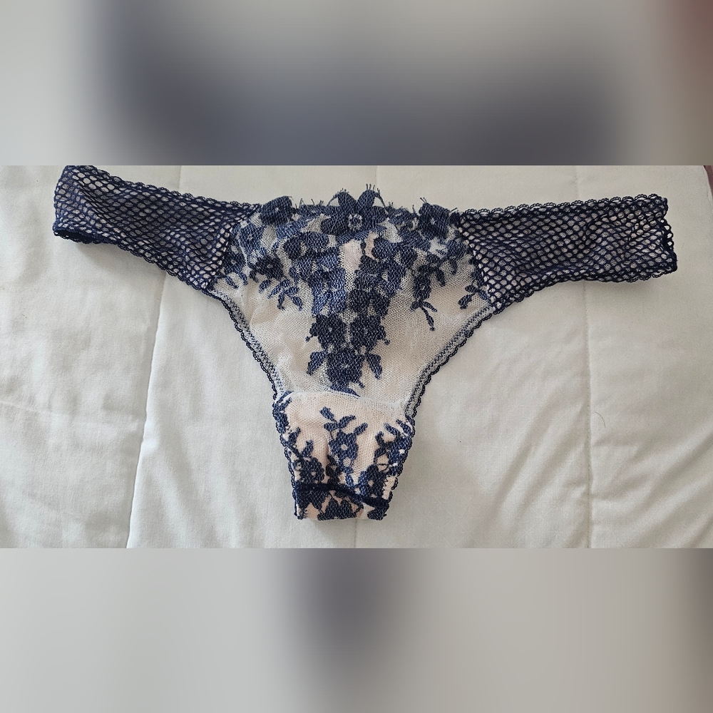 PINK Victorias Secret Mesh Navy Blue Thong crochet NWT L